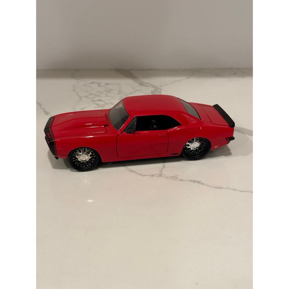 Jada 1:24 Scale 1967 Chevy Camaro 97171